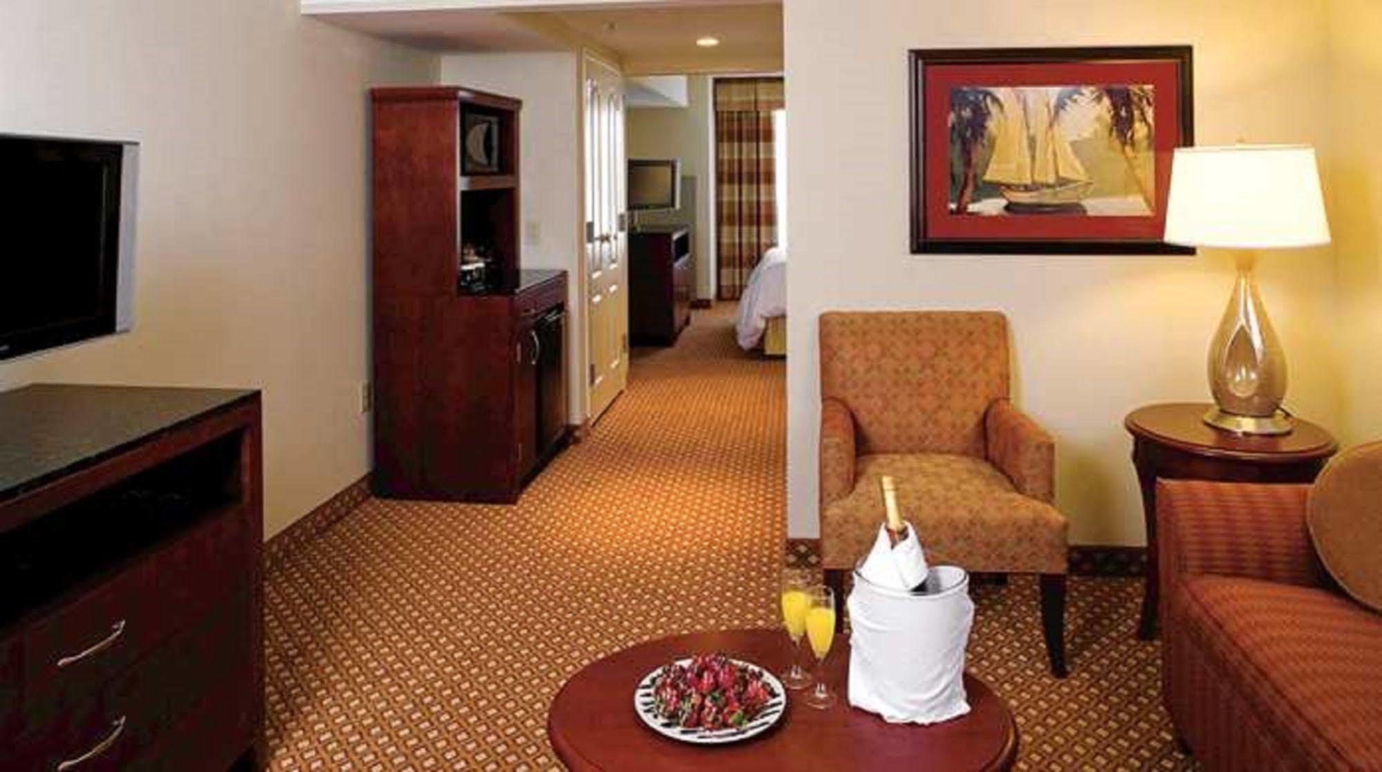 Hilton Garden Inn Lake Forest Mettawa Eksteriør billede